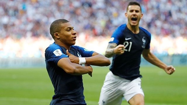 Mbappe ghi cu dup ban thang, DT Phap loai Argentina khoi World Cup hinh anh