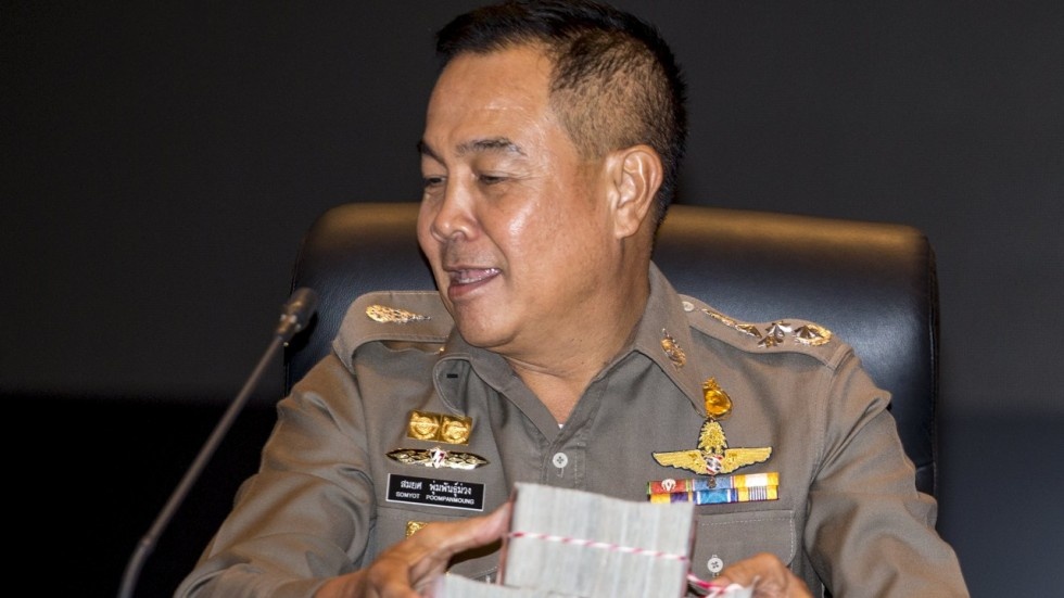 Cuu lanh dao canh sat Thai vay 9,5 trieu USD tu chu 'lau xanh' hinh anh