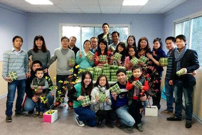 Nguoi Viet o Anh an Tet anh 1