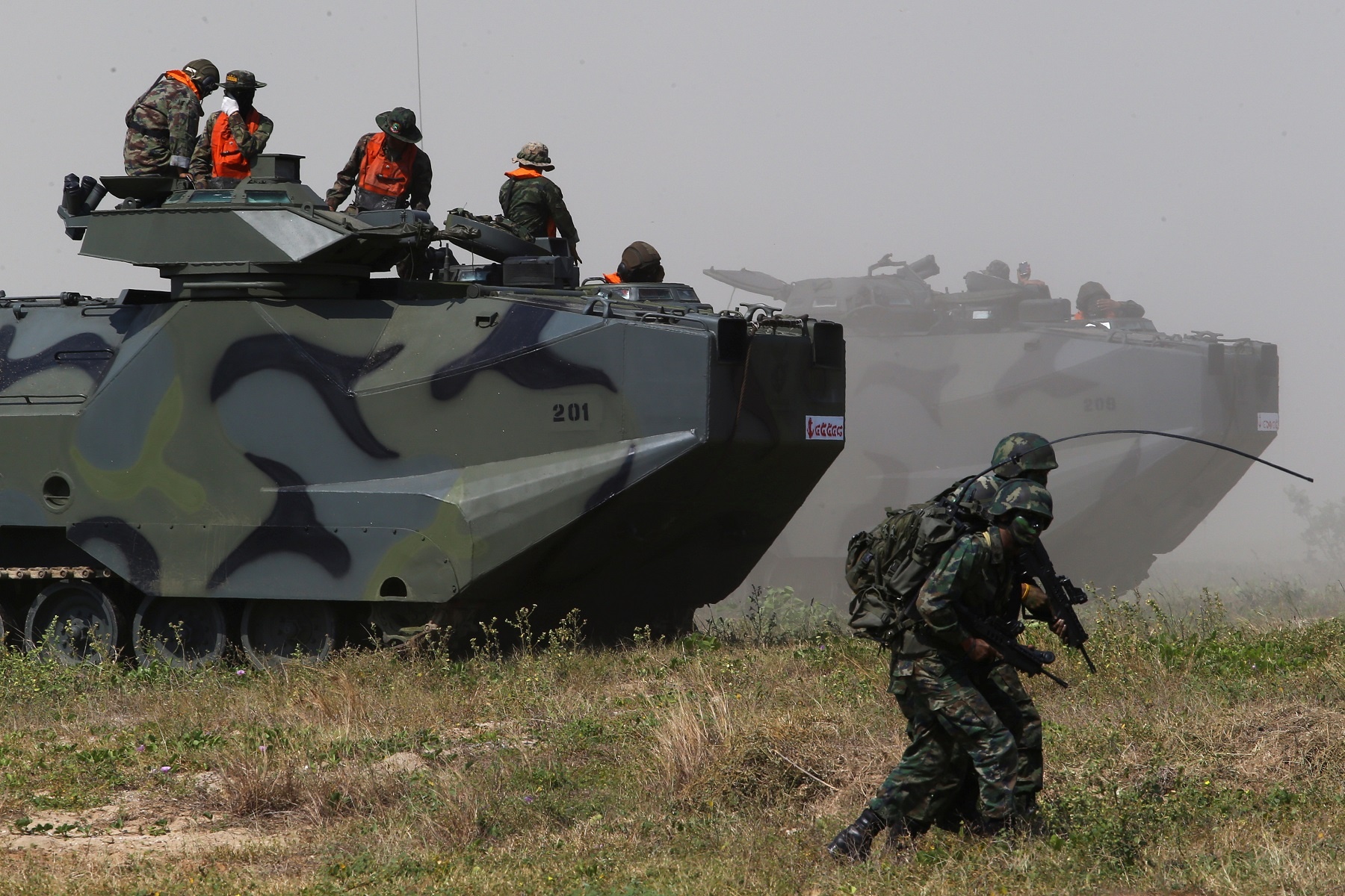 Tap tran Ho mang vang anh 1