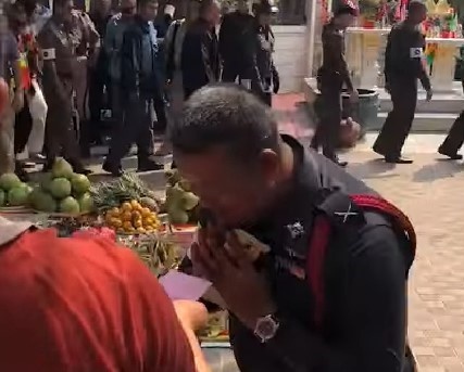 60 canh sat Thai Lan bi dieu tra vi nhan li xi tu chu song bac hinh anh