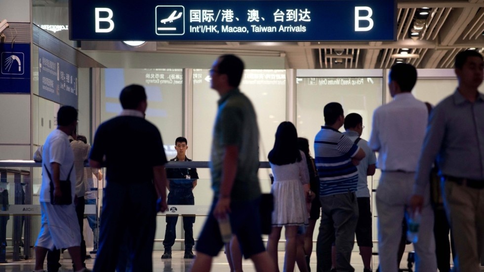 So bi tuoc ho chieu, nguoi goc Hoa ngai tro ve Trung Quoc hinh anh