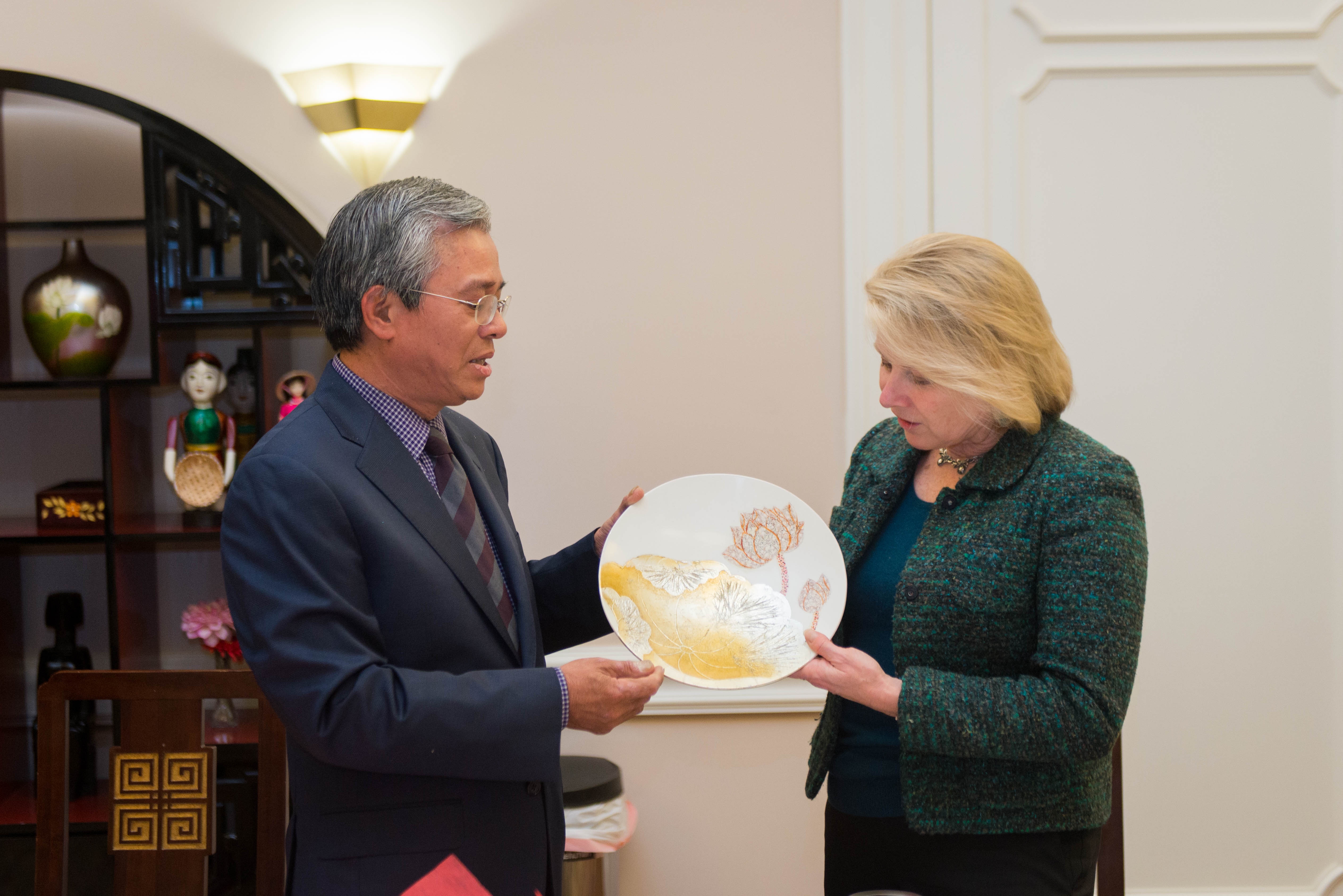 Dai su Pham Quang Vinh chieu dai doan quan chuc ngoai giao My hinh anh