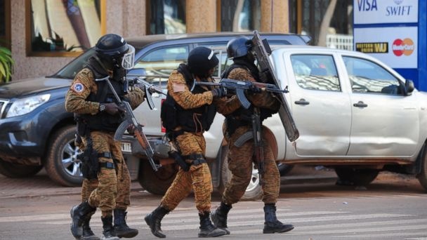 Dai su quan Phap o Burkina Faso bi tan cong hinh anh