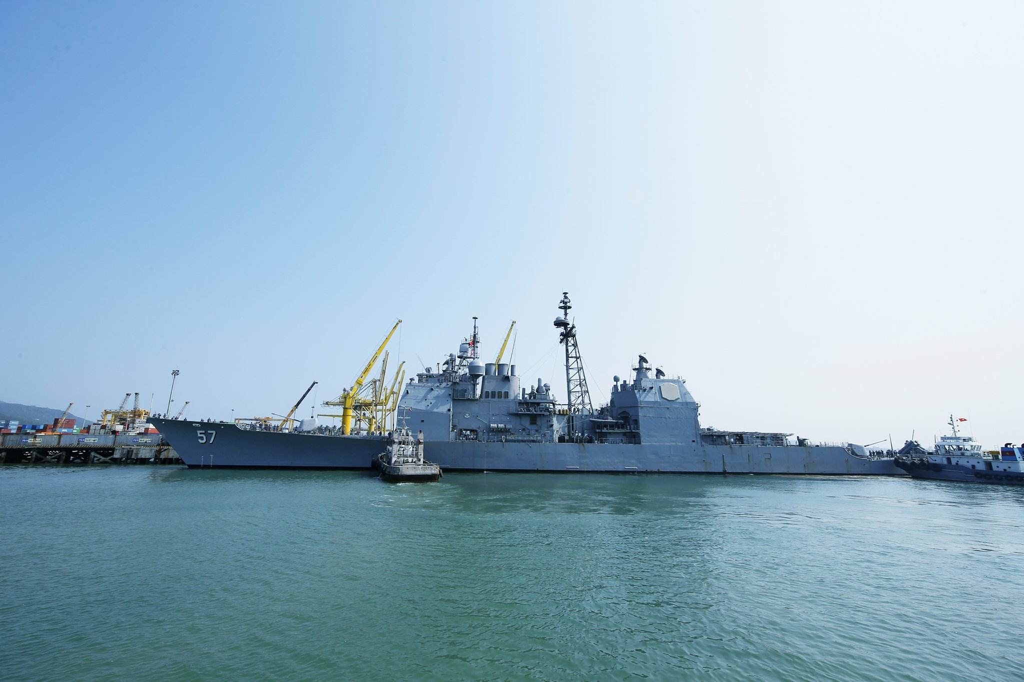 Tau san bay vao Da Nang anh 5