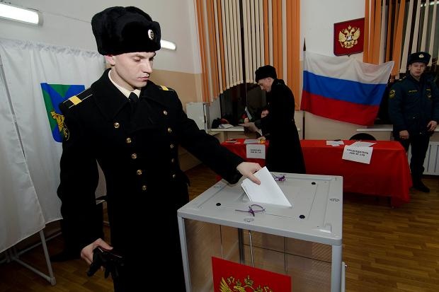 Nuoc Nga 11 mui gio buoc vao ngay bau cu, TT Putin tren da thang lon hinh anh