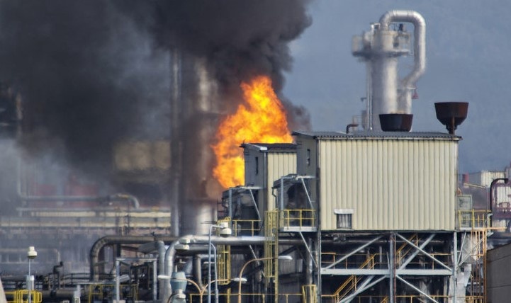 No lon tai nha may hoa chat Czech, 6 nguoi chet hinh anh