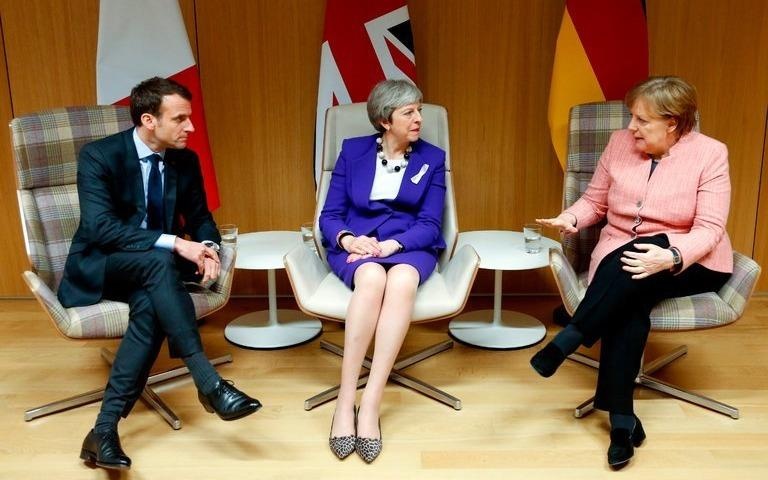 Khi gan 20 nuoc EU gian du bat ngo doan ket doi dau Nga hinh anh