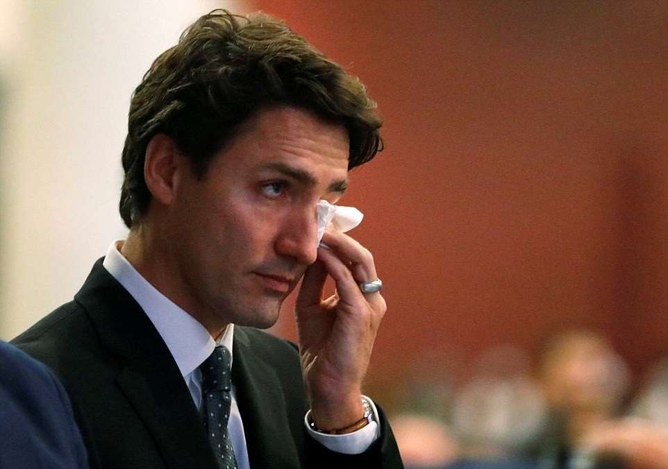 Trudeau minh oan cho 6 toc truong tho dan sau 150 nam bi xu tu hinh anh