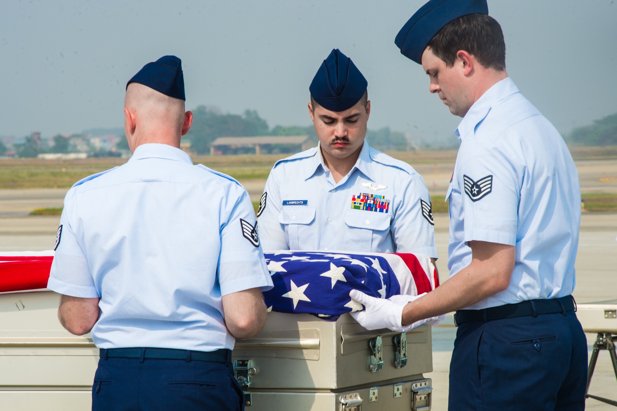 Viet Nam ban giao them 3 bo hai cot quan nhan My hinh anh