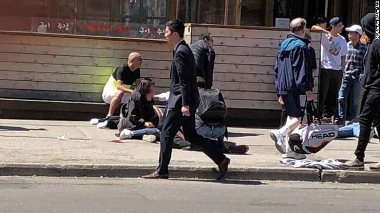 Hien truong tan hoang vu oto lao vao dam dong o Canada hinh anh