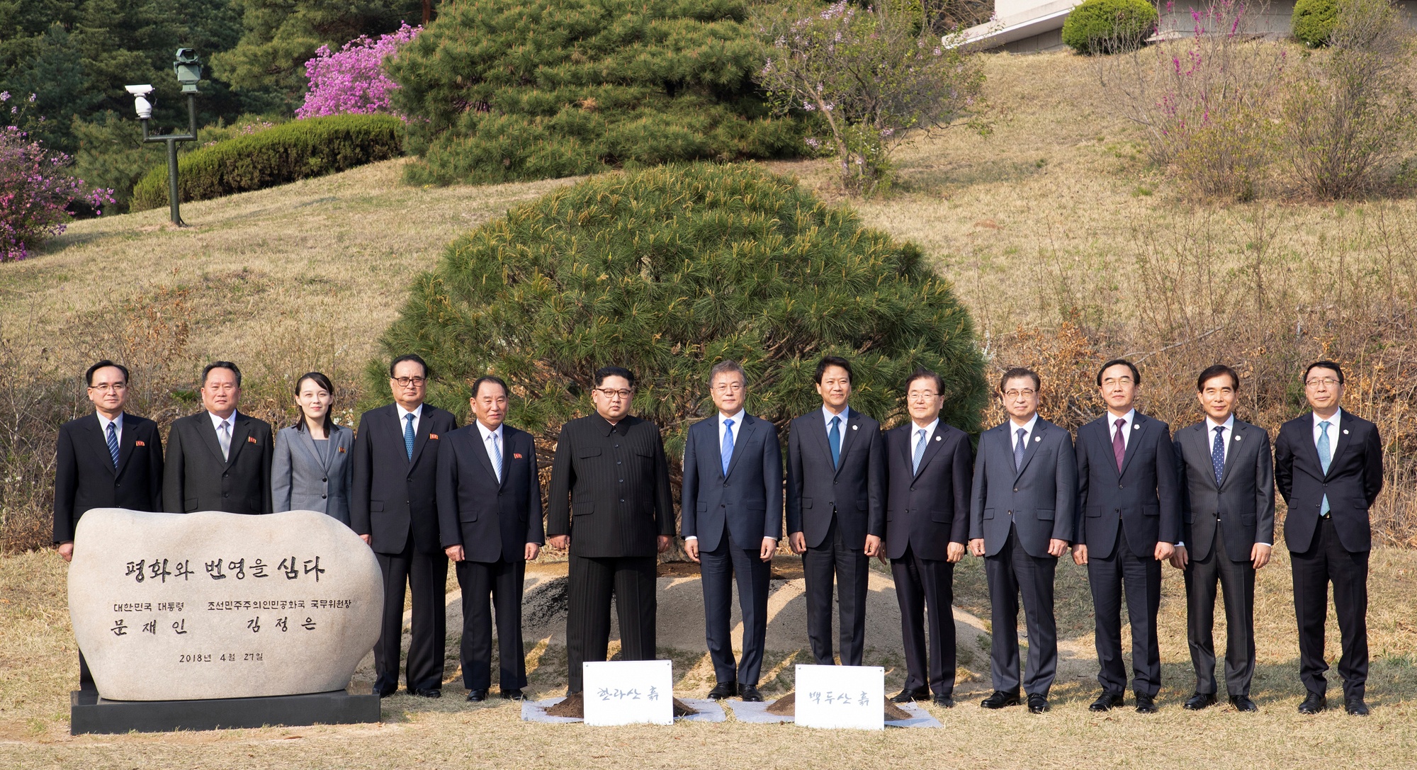 Kim Jong Un trồng cây ảnh 4 Kim Jong Un trong cay anh 4