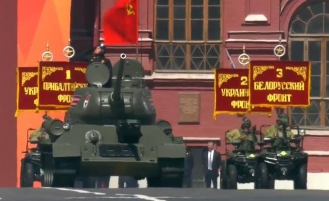 Xe tang huyen thoai T-34 tham gia dieu binh Ngay Chien thang o Nga hinh anh