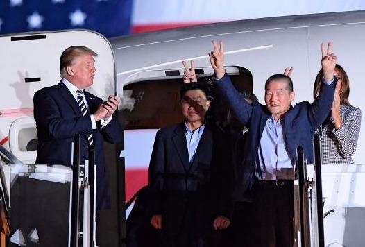 Trump: 'Chung toi muon cam on Kim Jong Un' hinh anh