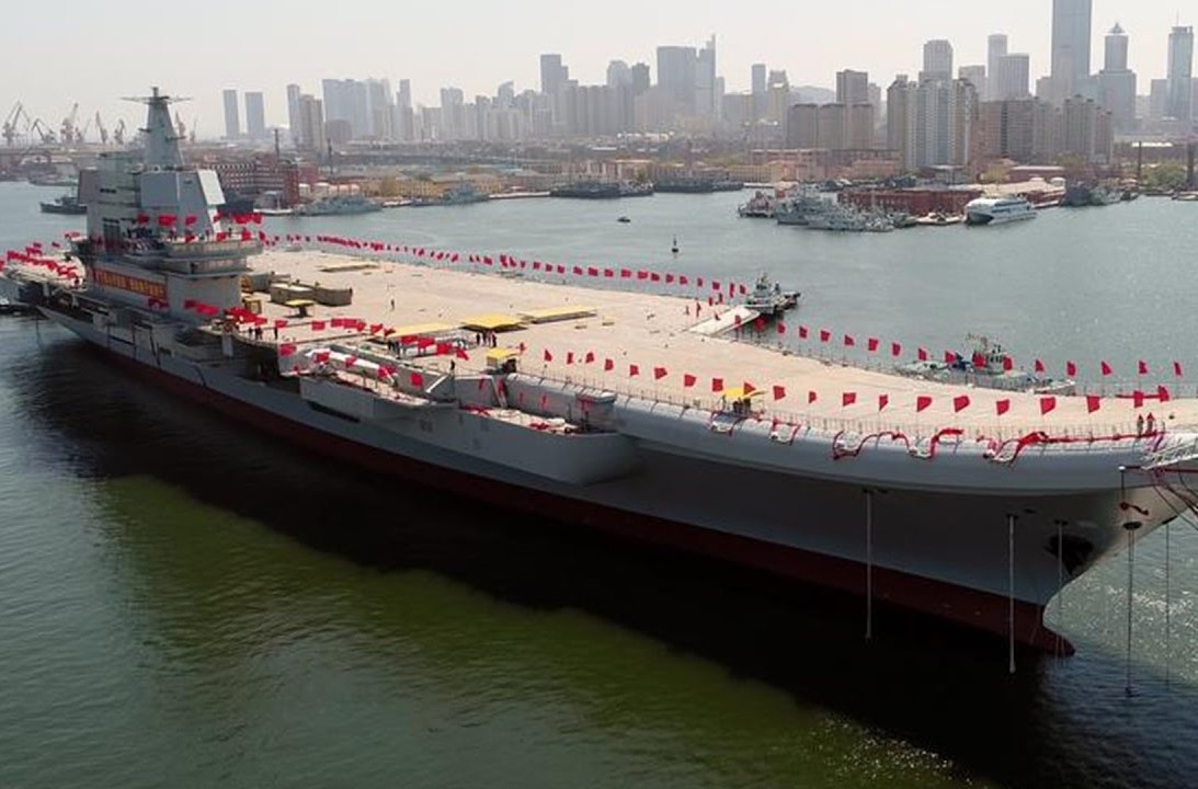 Hinh anh tau san bay tu san xuat dau tien cua Trung Quoc chay thu hinh anh