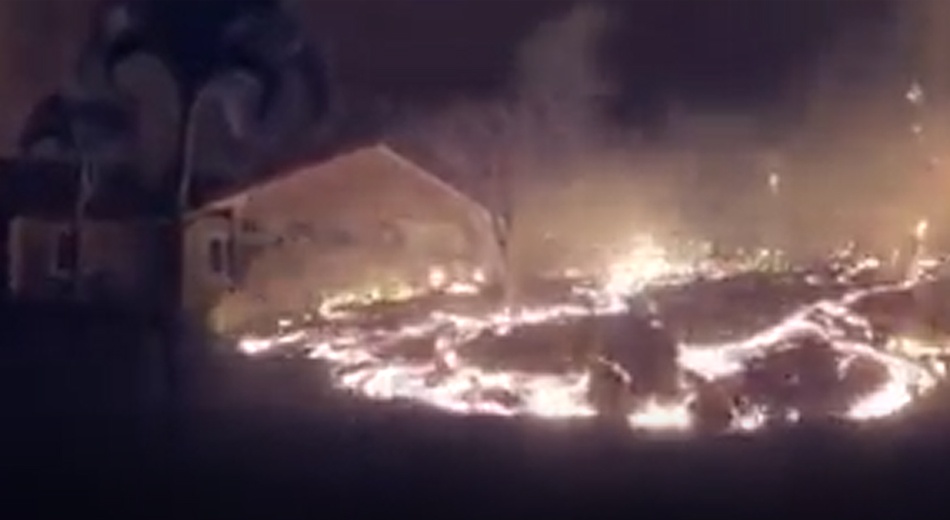 Dung nham nui lua nuot chung nha cua tai Hawaii hinh anh