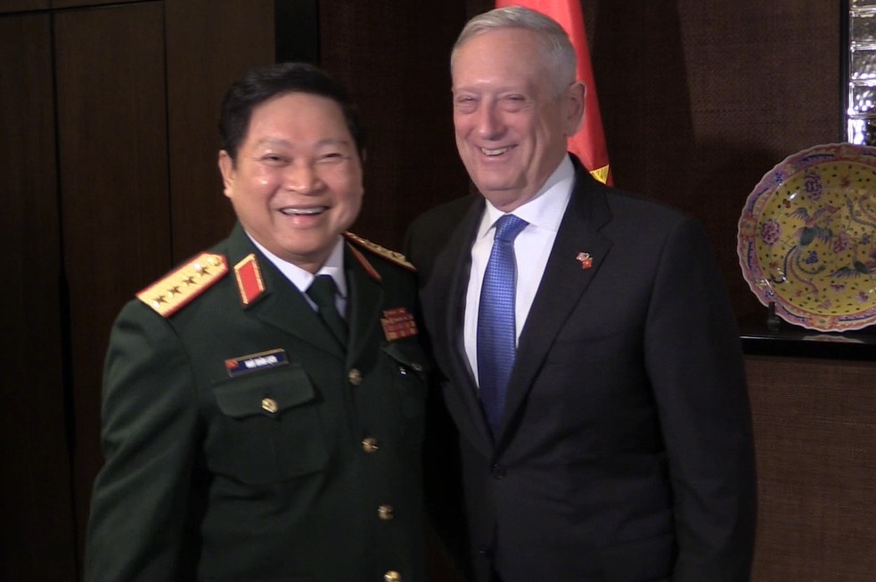 Bo truong Quoc phong Viet - My than mat tai hoi dam o Shangri-La hinh anh