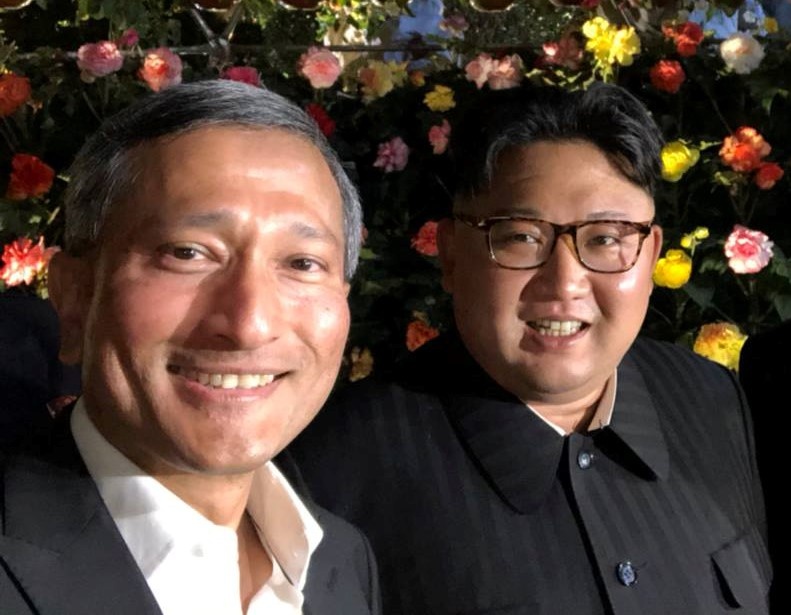 Kim Jong Un di dao pho, chup anh voi quan chuc Singapore hinh anh