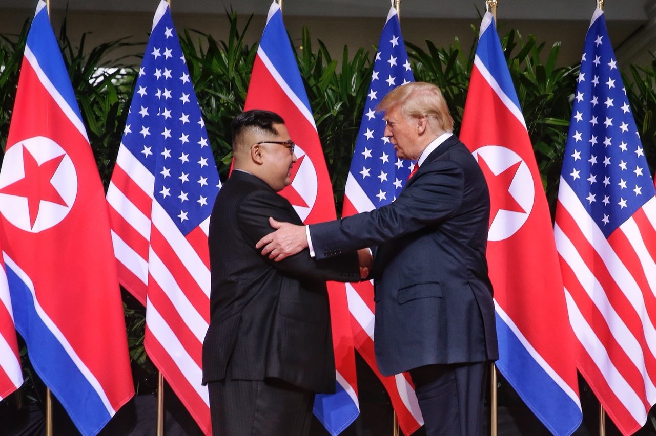 cú bắt tay Trump Kim ảnh 1 cu bat tay Trump Kim anh 1