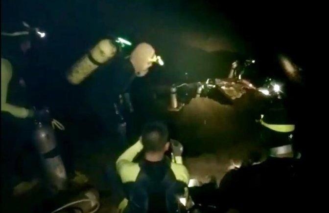 Doi giai cuu ngup lan trong hang toi tim doi bong Thai mat tich hinh anh