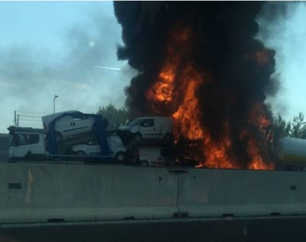 nổ xe bồn ở Italy ảnh 7 no xe bon o Italy anh 7