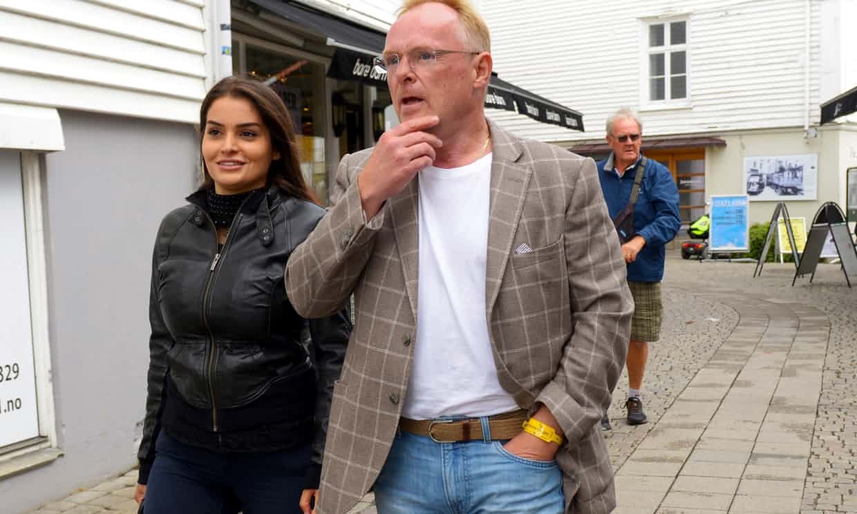 Bo truong Na Uy mat chuc vi di du lich nuoc ngoai cung cuu hoa hau hinh anh