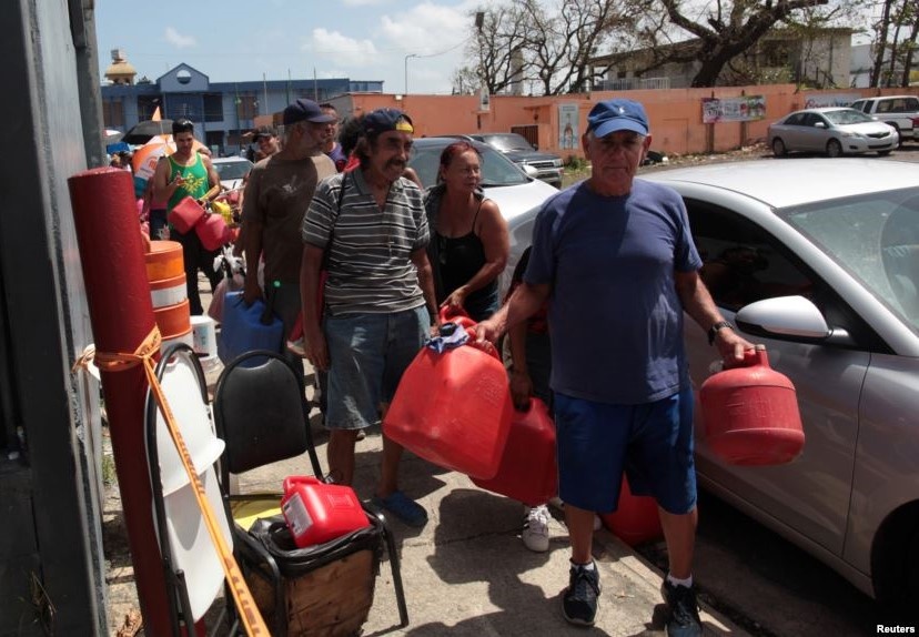 Dan Hawaii vet sach do truoc ngay sieu bao Lane do bo hinh anh