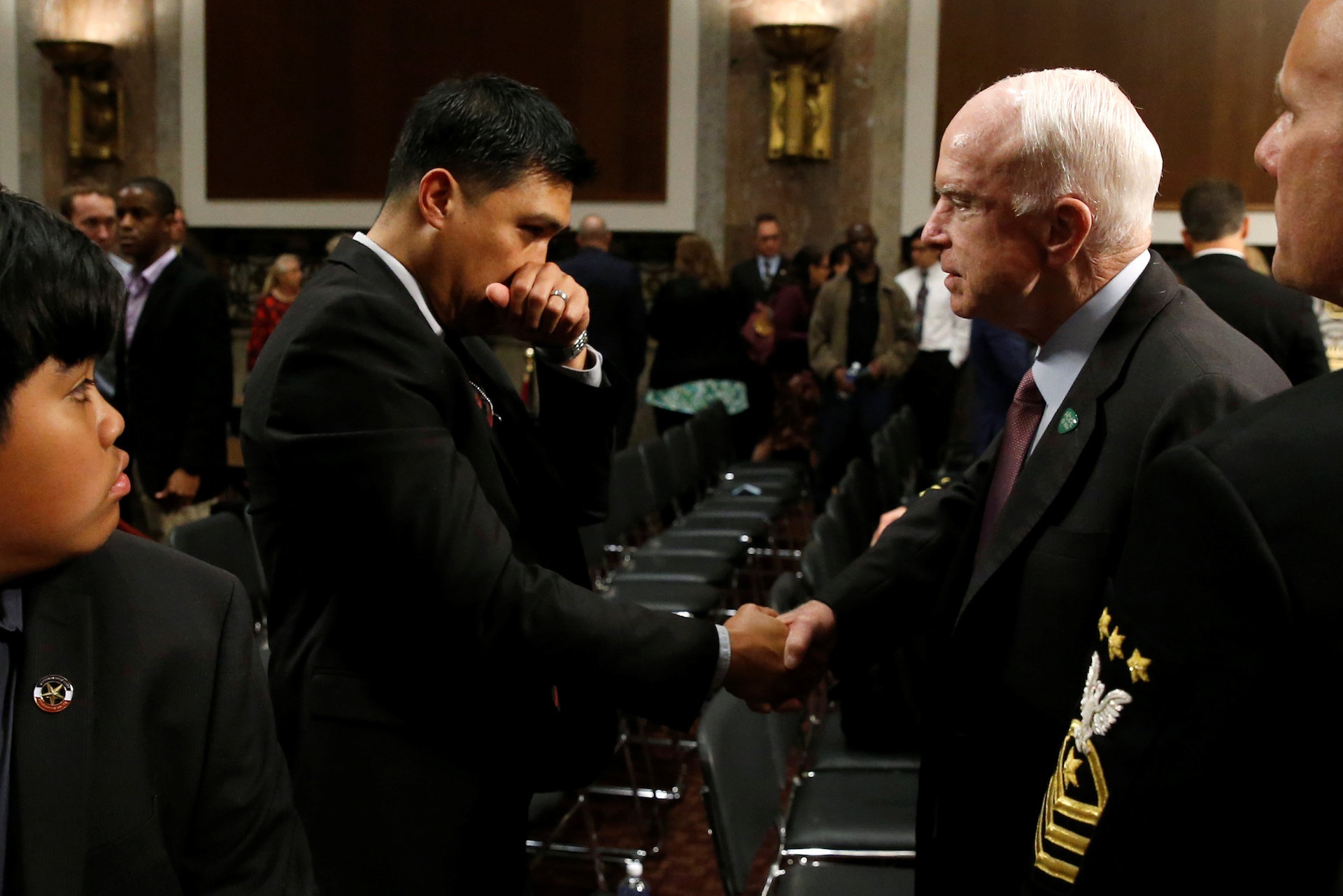 thuong nghi si John McCain anh 14