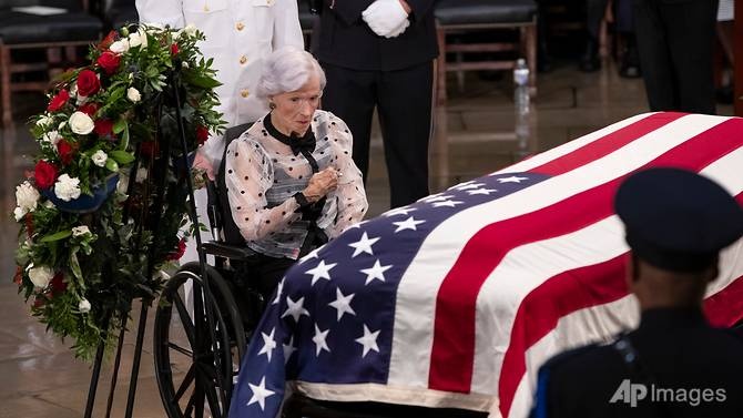 Thuong nghi si McCain anh 4