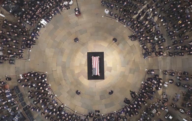 Thuong nghi si McCain anh 10