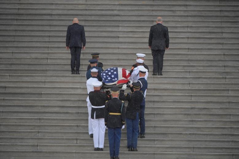 Thuong nghi si McCain anh 1