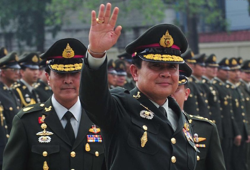 Phe quan su Thai loi keo dang vien cu cua Thaksin truoc bau cu hinh anh