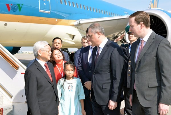 Tong bi thu den Moscow, bat dau tham chinh thuc Nga hinh anh