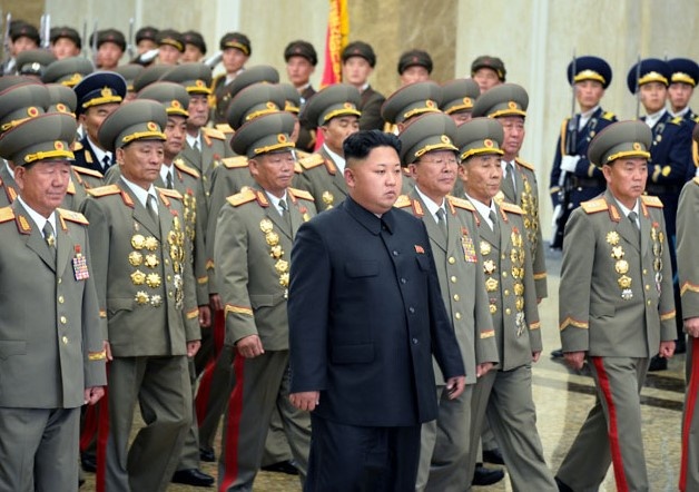 Kim Jong Un vieng thi hai co lanh dao Trieu Tien truoc quoc khanh hinh anh