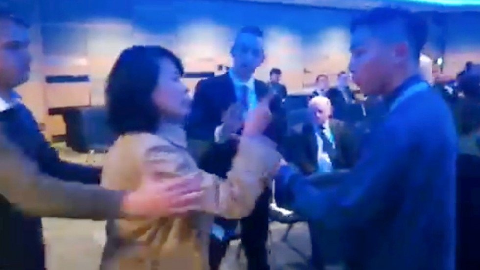 phong vien Trung Quoc danh nguoi anh 2