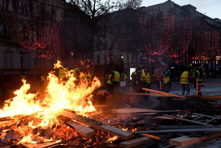 Bao luc Phap Paris anh 3