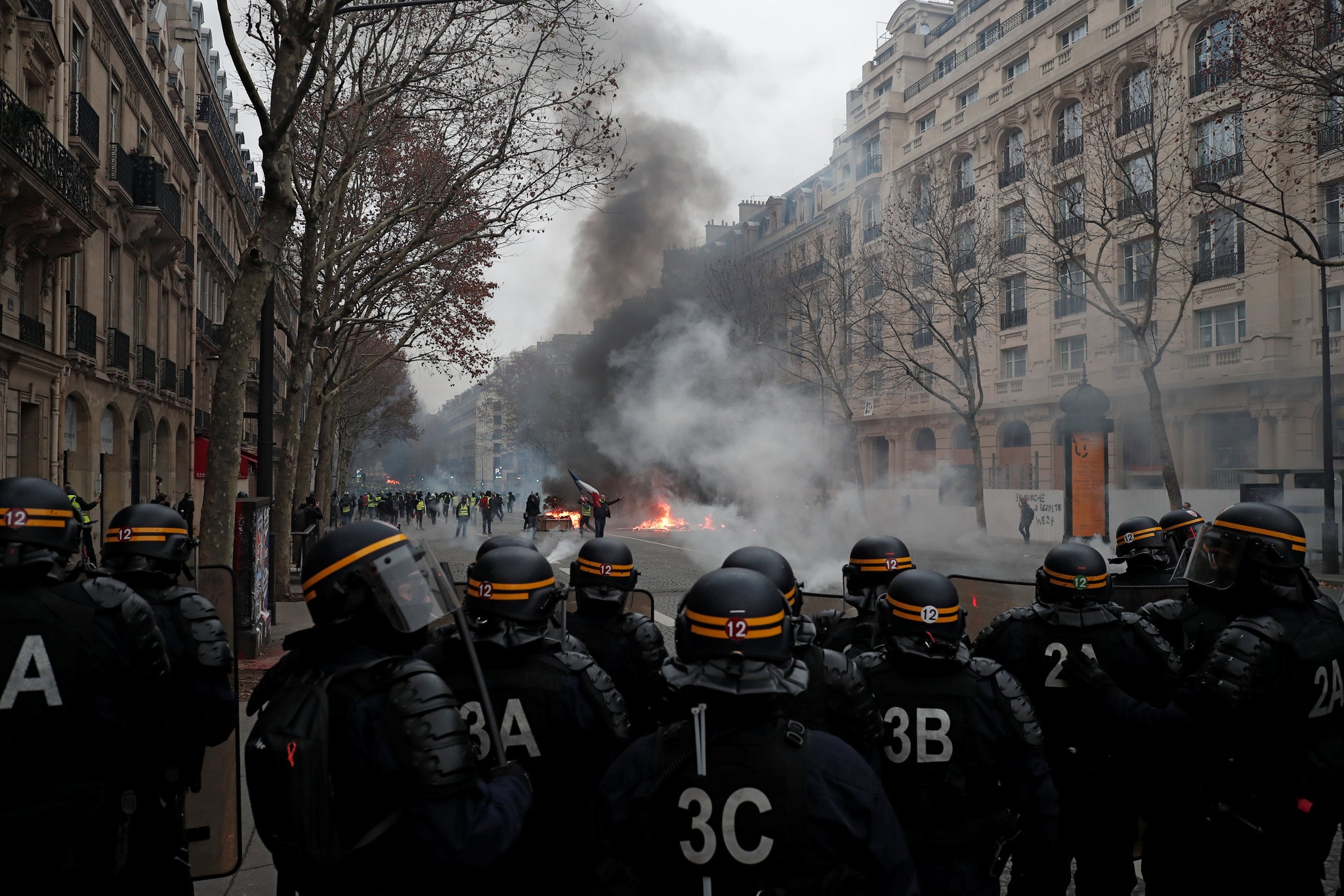 Bao luc Phap Paris anh 1