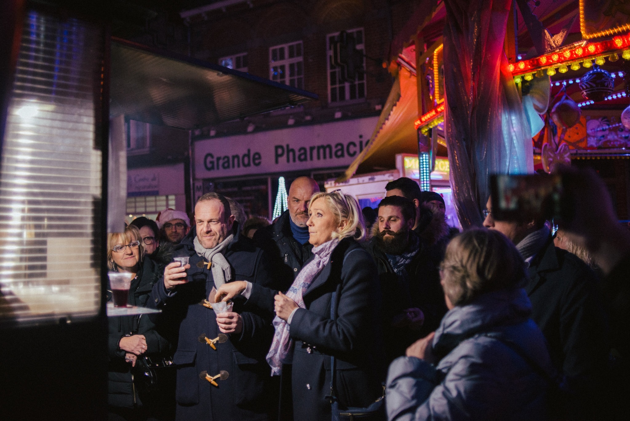 bieu tinh ao vang anh 4