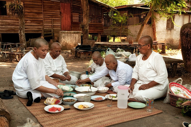 phu nu Thai Lan doi quyen xuat gia anh 4