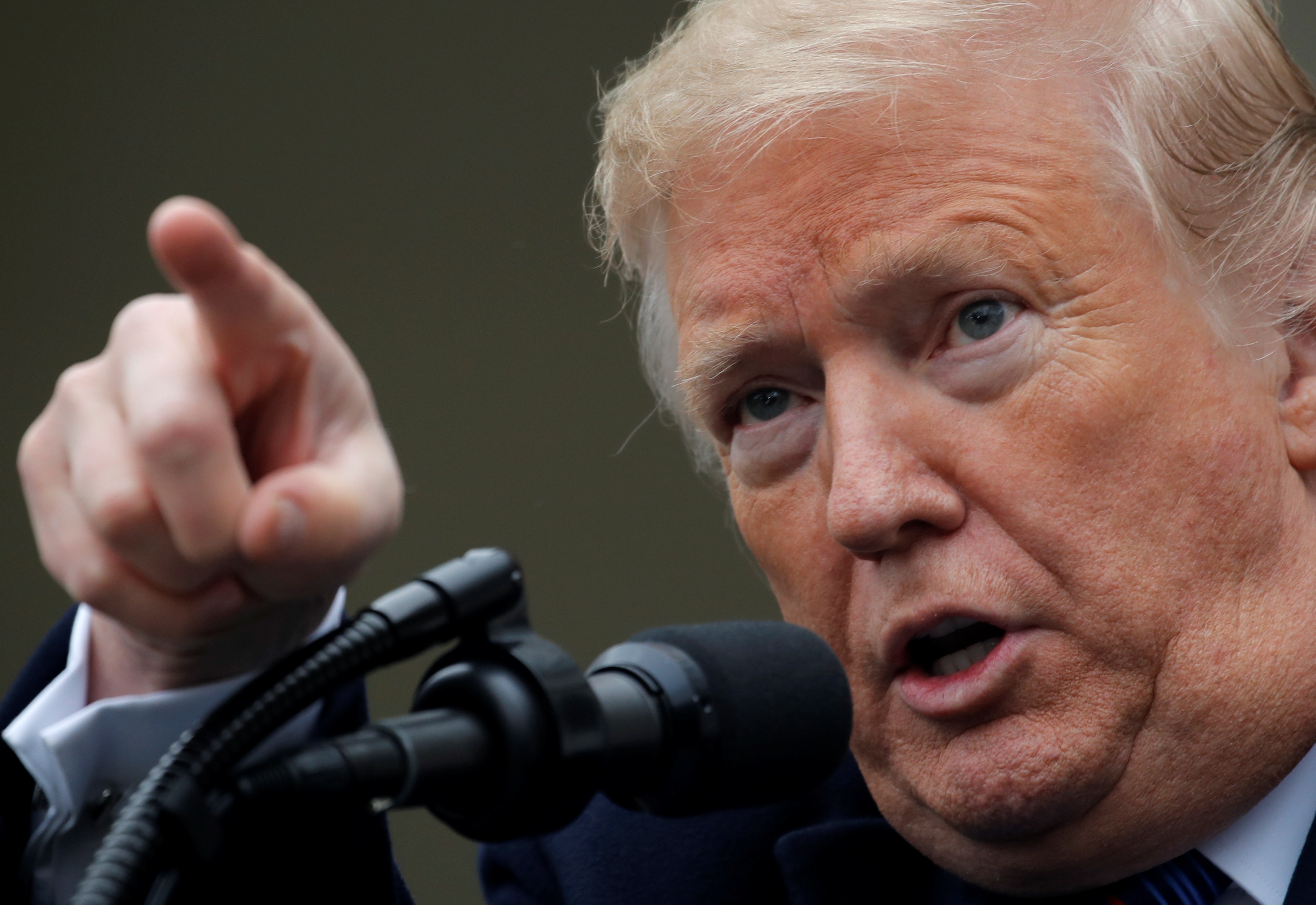 TT Trump san sang dong cua chinh phu My 'trong nhieu nam' hinh anh