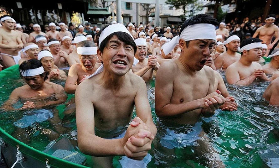 Nguoi Nhat tam nuoc da thanh tay tam hon trong gia ret -5 do C hinh anh