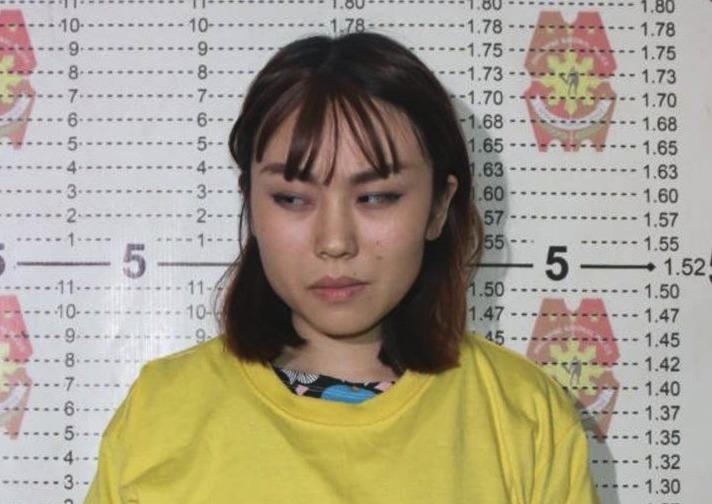 Nu sinh tan cong canh sat va cau hoi lon ve quan he TQ - Philippines hinh anh