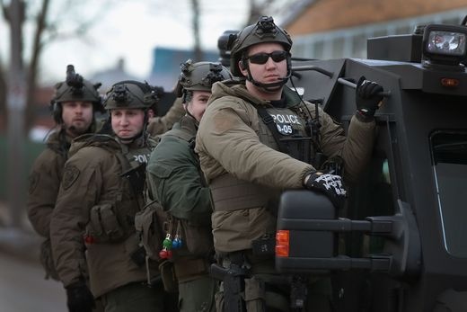 Xa sung tai My lam 5 nguoi chet, 5 canh sat bi thuong hinh anh