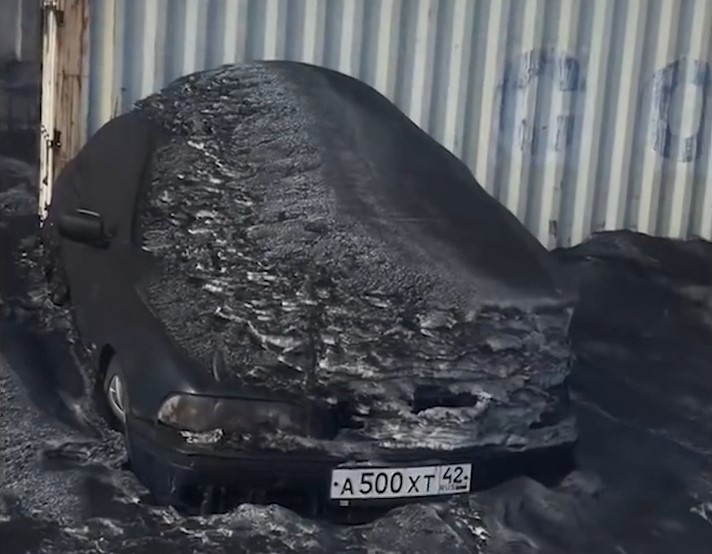 Tuyet den phu kin duong pho Nga vi o nhiem than hinh anh