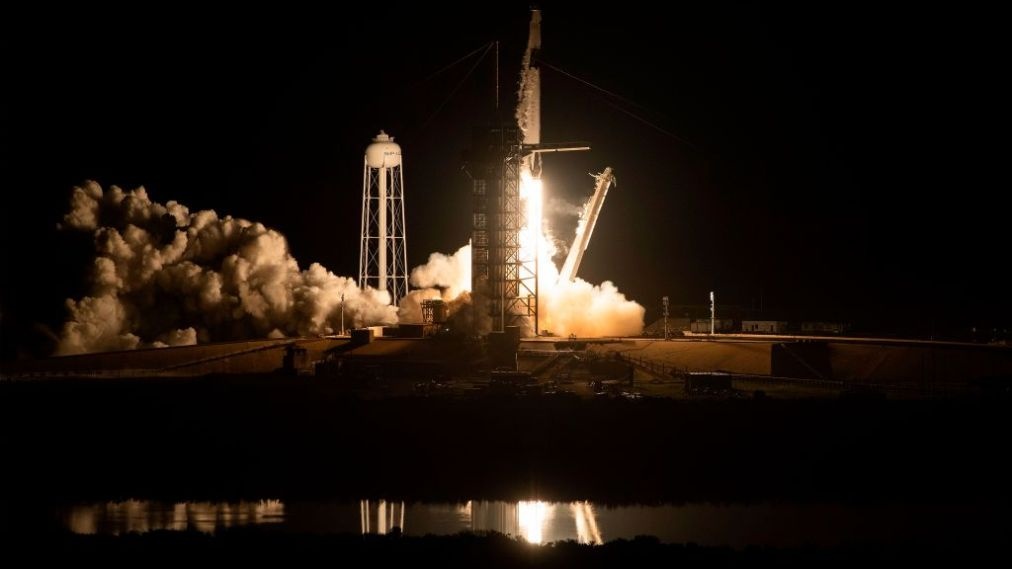 tau vu tru SpaceX anh 1