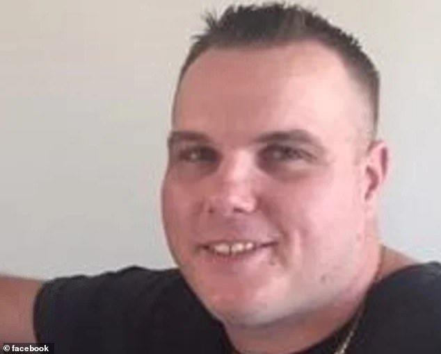 nguoi viet bi cuong buc anh 2