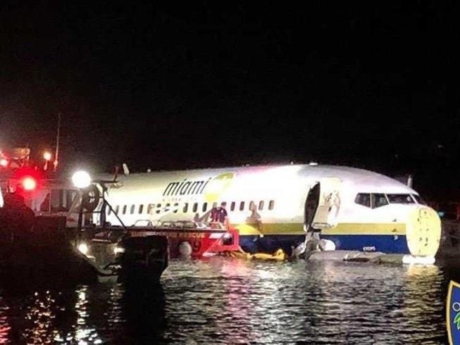 May bay cho 143 nguoi lao xuong song o Florida, tat ca song sot hinh anh