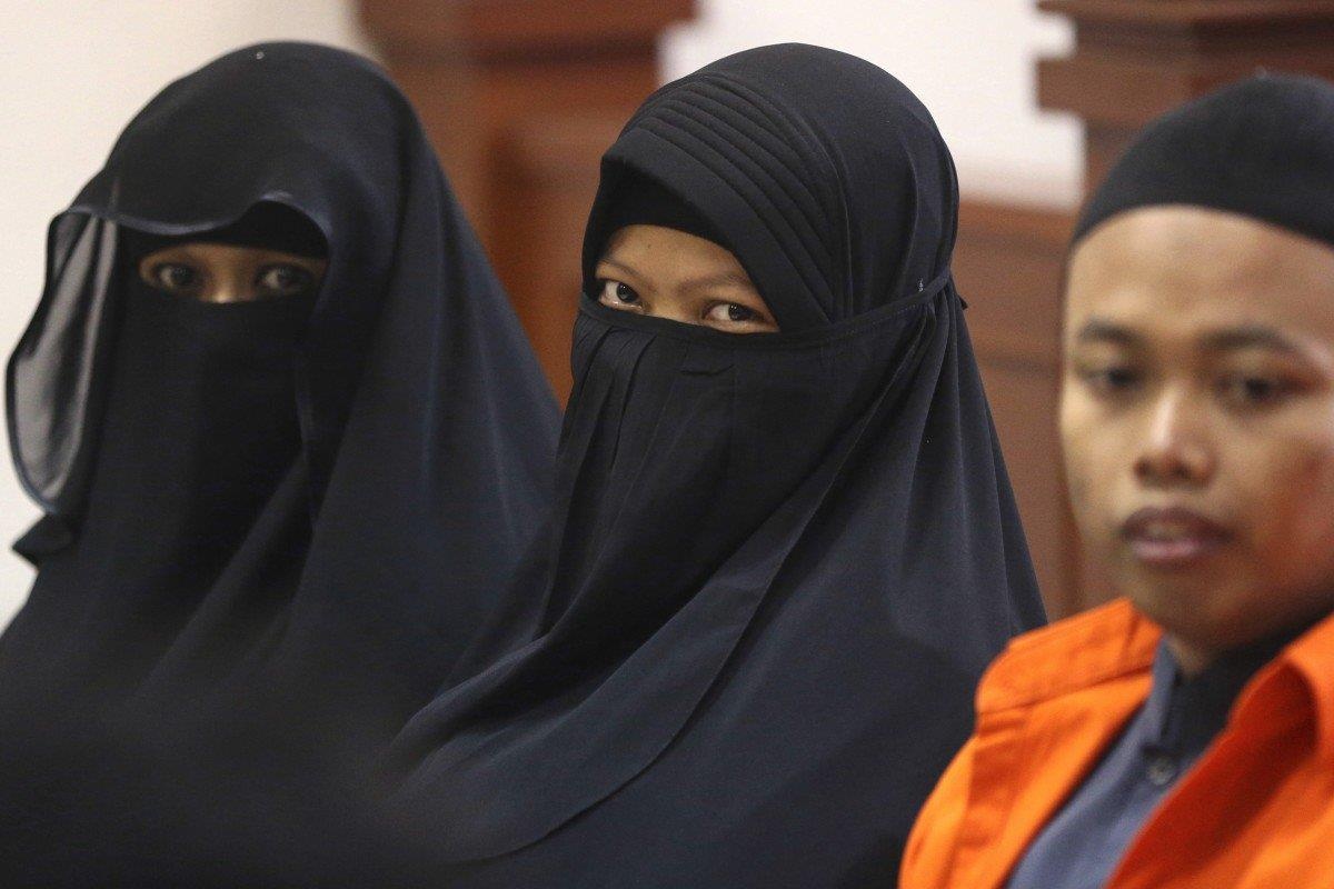 Nhung goa phu san sang kich bom tu sat cung con hinh anh