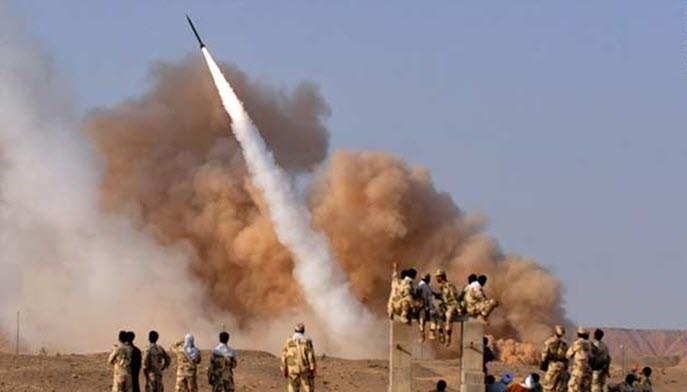 Giao si Iran doa danh chim tau san bay My chi bang mot ten lua hinh anh