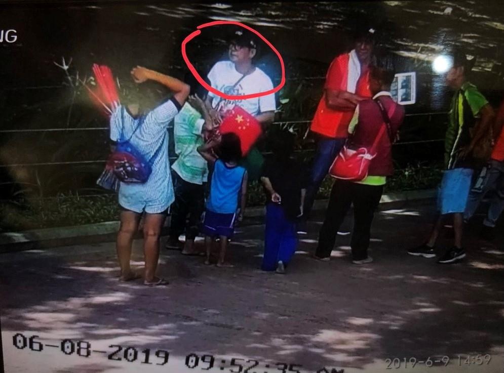 cờ Trung Quốc bán ở Manila ảnh 2 co Trung Quoc ban o Manila anh 2